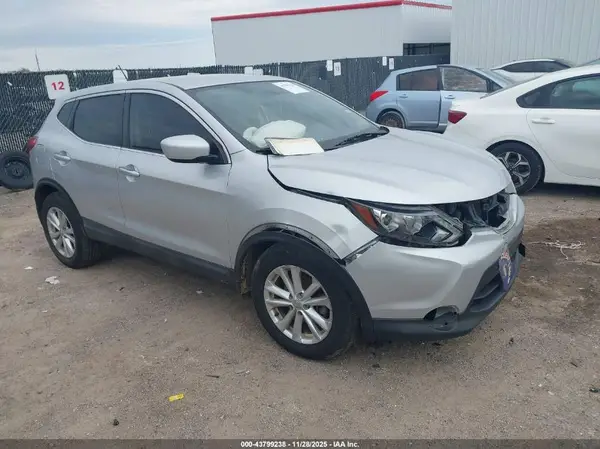 JN1BJ1CP1JW190610 2018 NISSAN ROGUE - Image 1