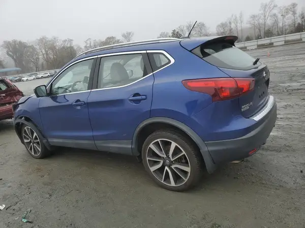 JN1BJ1CP1JW196133 2018 NISSAN ROGUE - Image 2