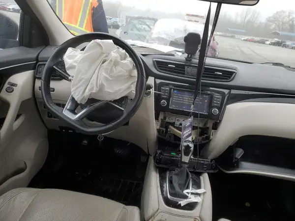 JN1BJ1CP1JW196133 2018 NISSAN ROGUE - Image 8