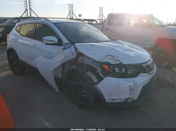 JN1BJ1CP1JW196181 2018 NISSAN ROGUE - Image 1