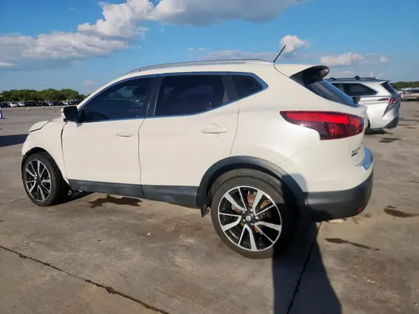 JN1BJ1CP1JW500044 2018 NISSAN ROGUE - Image 2