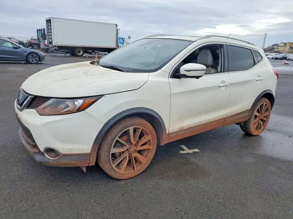 JN1BJ1CP1JW500271 2018 NISSAN ROGUE