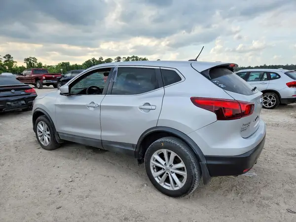 JN1BJ1CP2HW004079 2017 NISSAN ROGUE - Image 2