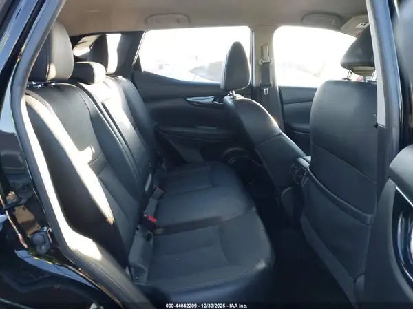 JN1BJ1CP2HW008164 2017 NISSAN ROGUE - Image 8