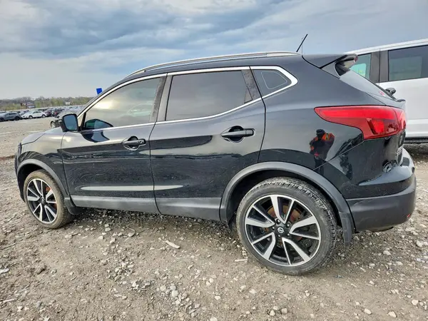 JN1BJ1CP2HW010531 2017 NISSAN ROGUE - Image 2