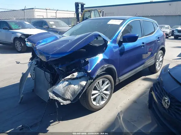JN1BJ1CP2HW011212 2017 NISSAN ROGUE - Image 2