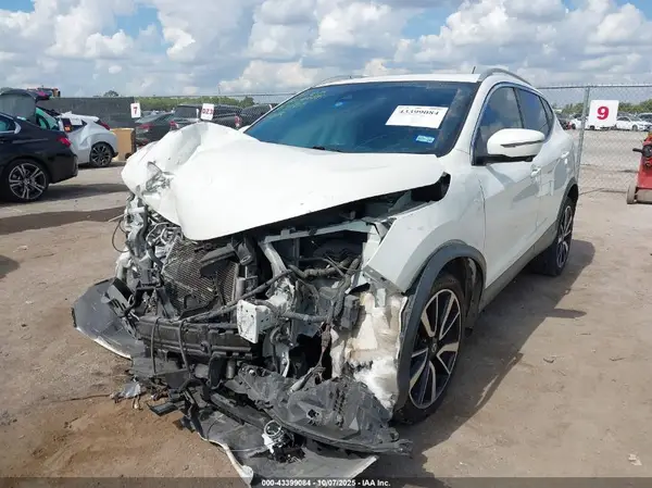 JN1BJ1CP2HW012456 2017 NISSAN ROGUE - Image 2