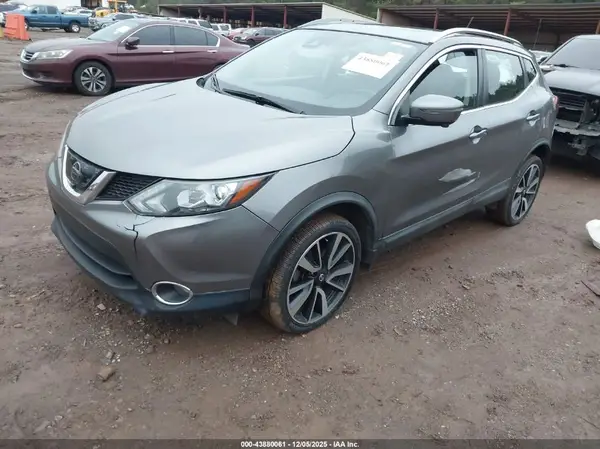 JN1BJ1CP2HW017835 2017 NISSAN ROGUE - Image 2