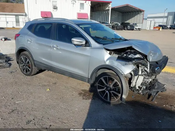 JN1BJ1CP2HW020637 2017 NISSAN ROGUE - Image 1