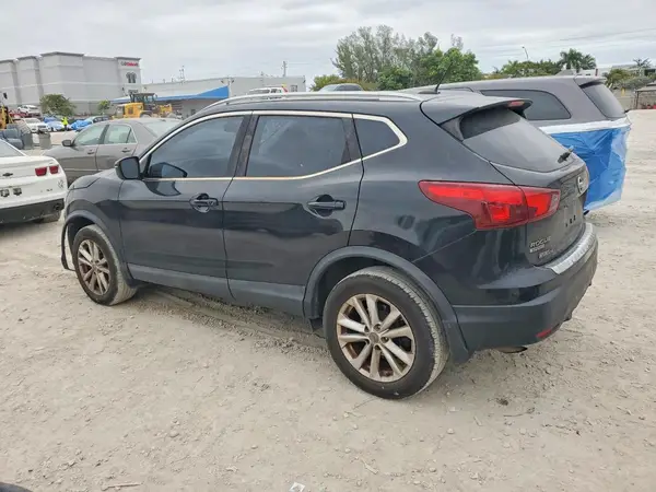 JN1BJ1CP2HW021870 2017 NISSAN ROGUE - Image 2