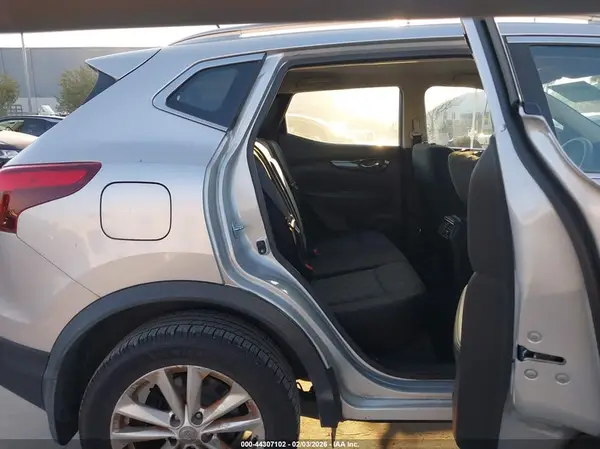 JN1BJ1CP2HW022677 2017 NISSAN ROGUE - Image 8