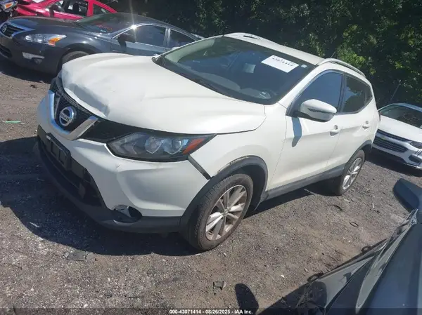 JN1BJ1CP2HW024042 2017 NISSAN ROGUE - Image 2