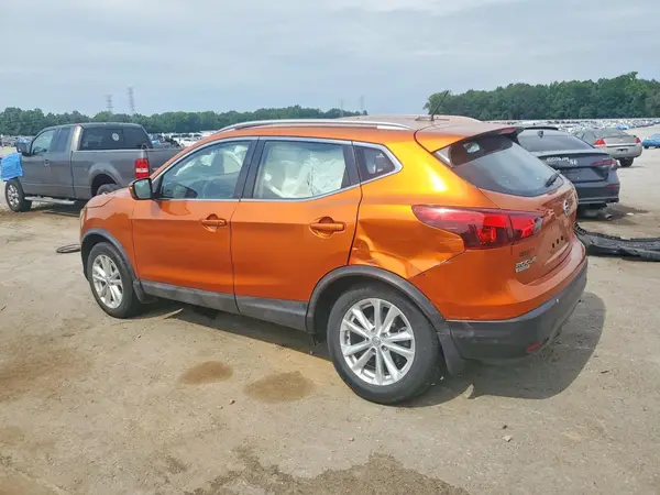 JN1BJ1CP2HW025708 2017 NISSAN ROGUE - Image 2