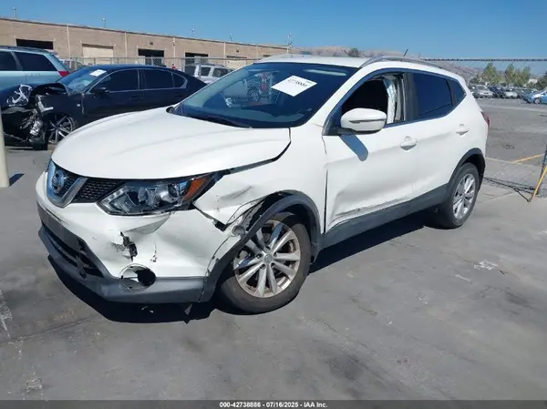 JN1BJ1CP2HW034358 2017 NISSAN ROGUE - Image 2