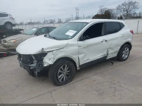 JN1BJ1CP2HW034652 2017 NISSAN ROGUE - Image 2