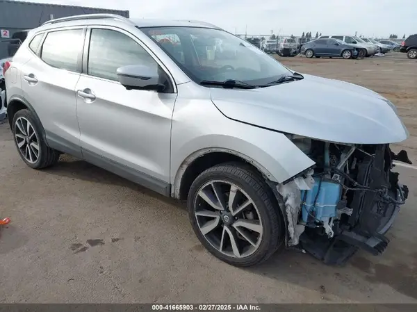 JN1BJ1CP2JW102017 2018 NISSAN ROGUE - Image 1