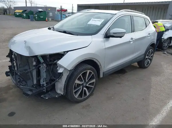 JN1BJ1CP2JW102017 2018 NISSAN ROGUE - Image 2