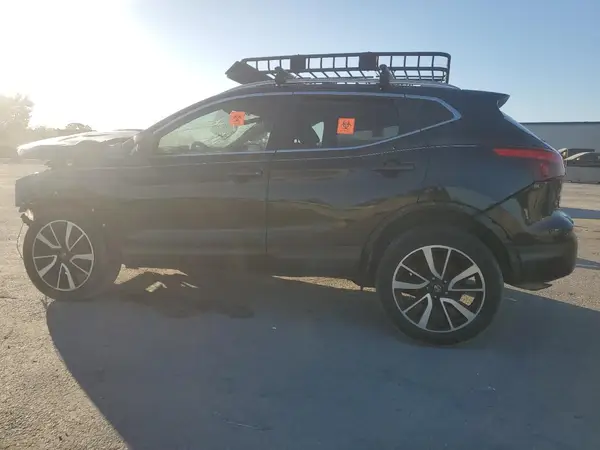 JN1BJ1CP2JW102437 2018 NISSAN ROGUE - Image 2