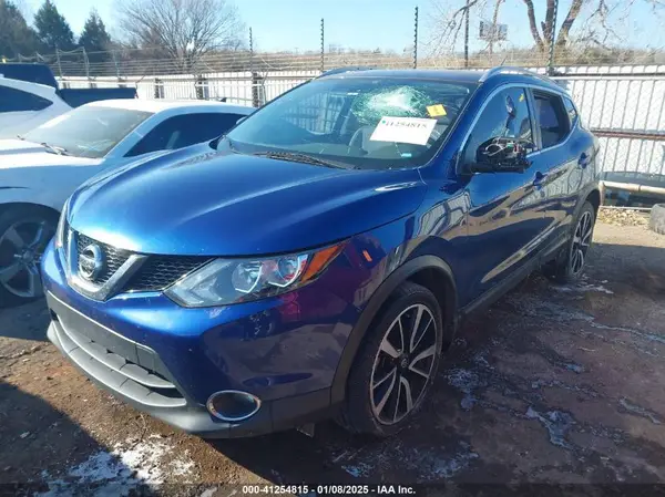 JN1BJ1CP2JW104379 2018 NISSAN ROGUE - Image 2