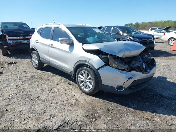 JN1BJ1CP2JW105922 2018 NISSAN ROGUE - Image 1