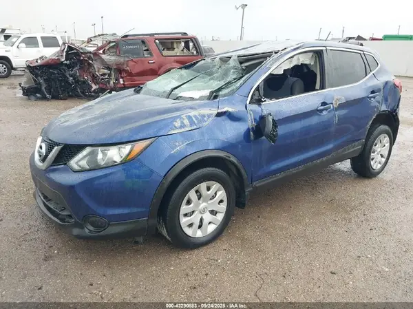 JN1BJ1CP2JW106875 2018 NISSAN ROGUE - Image 2