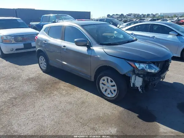 JN1BJ1CP2JW150519 2018 NISSAN ROGUE - Image 1
