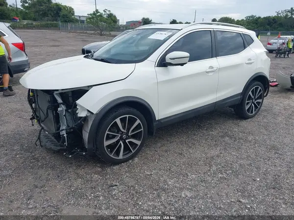 JN1BJ1CP2JW151413 2018 NISSAN ROGUE - Image 2