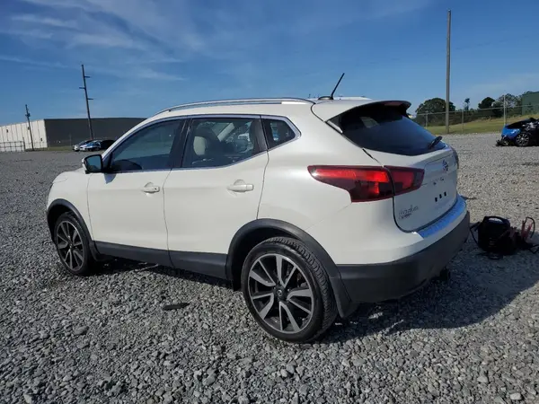 JN1BJ1CP2JW152030 2018 NISSAN ROGUE - Image 2