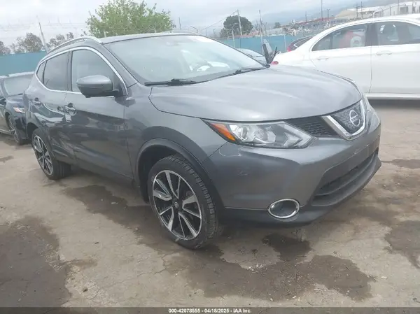 JN1BJ1CP2JW153663 2018 NISSAN ROGUE - Image 1
