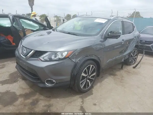 JN1BJ1CP2JW153663 2018 NISSAN ROGUE - Image 2