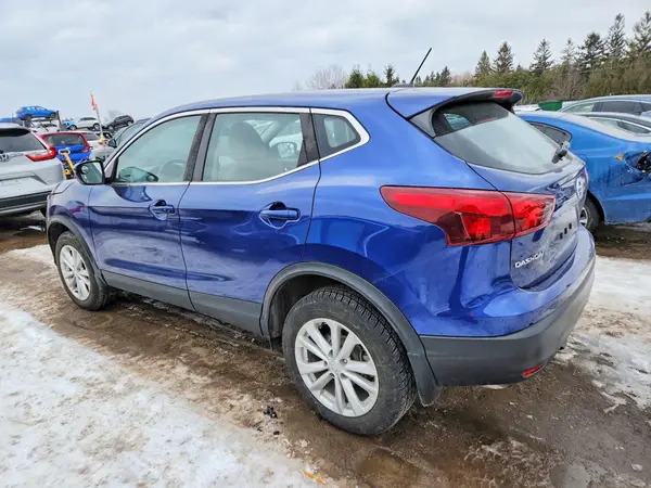 JN1BJ1CP2JW156577 2018 NISSAN ROGUE - Image 2