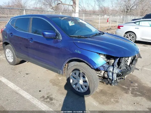 JN1BJ1CP2JW160242 2018 NISSAN ROGUE - Image 1