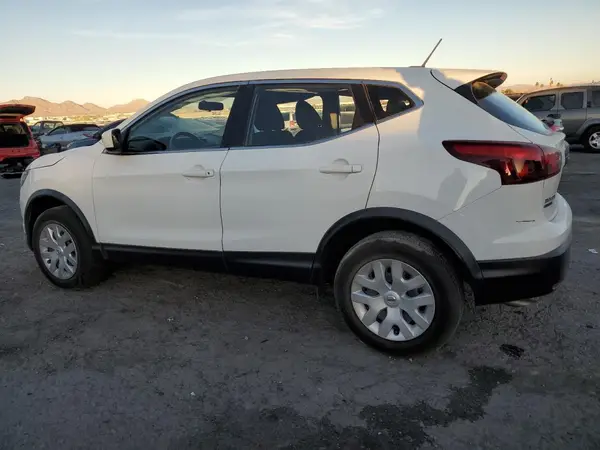 JN1BJ1CP2JW160404 2018 NISSAN ROGUE - Image 2