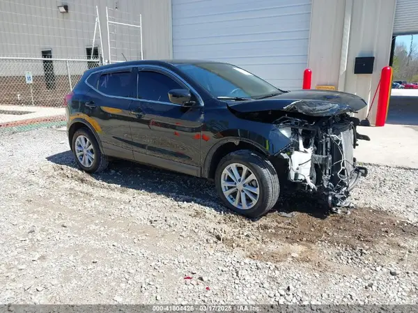 JN1BJ1CP2JW161018 2018 NISSAN ROGUE - Image 1