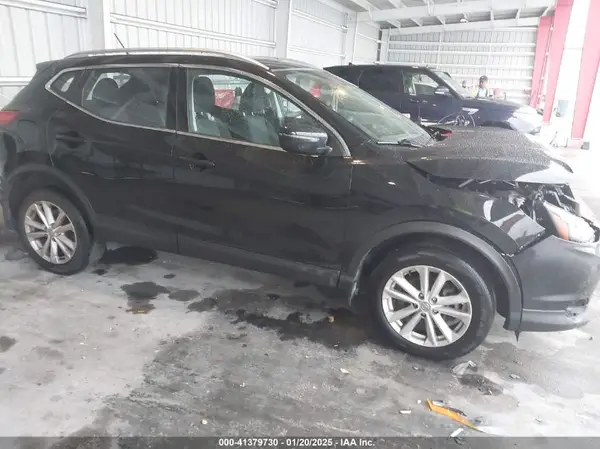 JN1BJ1CP2JW161116 2018 NISSAN ROGUE - Image 1