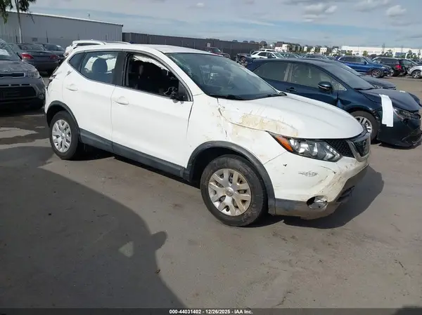 JN1BJ1CP2JW161164 2018 NISSAN ROGUE - Image 1