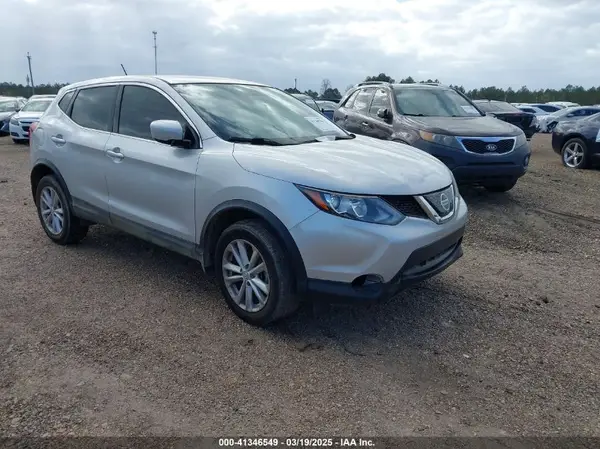 JN1BJ1CP2JW163044 2018 NISSAN ROGUE - Image 1
