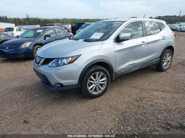 JN1BJ1CP2JW163044 2018 NISSAN ROGUE - Image 2