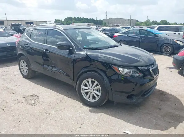 JN1BJ1CP2JW164338 2018 NISSAN ROGUE - Image 1