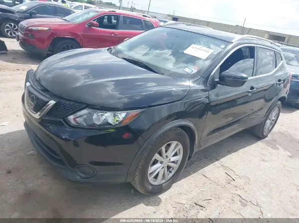 JN1BJ1CP2JW164338 2018 NISSAN ROGUE - Image 2