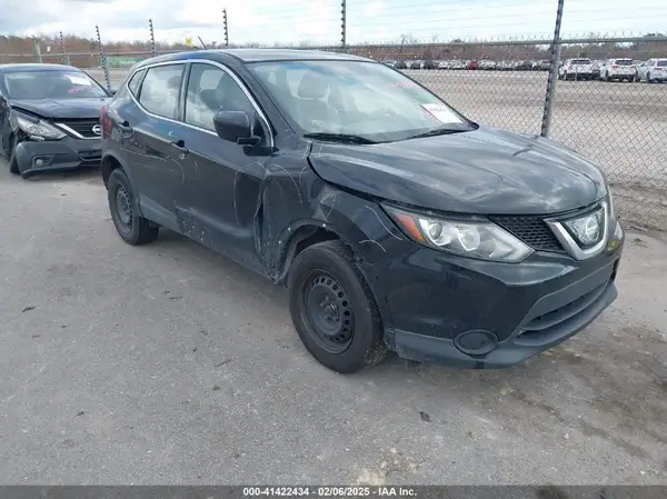 JN1BJ1CP2JW180118 2018 NISSAN ROGUE - Image 1