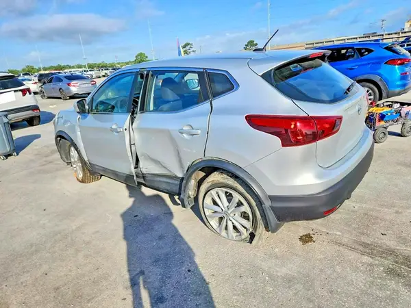 JN1BJ1CP2JW181589 2018 NISSAN ROGUE - Image 2