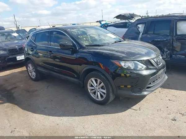 JN1BJ1CP2JW183097 2018 NISSAN ROGUE - Image 1