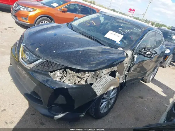 JN1BJ1CP2JW183097 2018 NISSAN ROGUE - Image 2