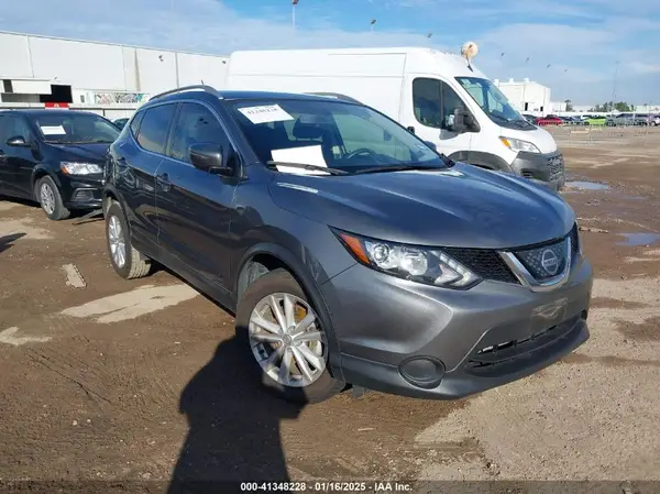 JN1BJ1CP2JW189661 2018 NISSAN ROGUE - Image 1
