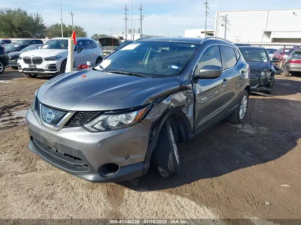 JN1BJ1CP2JW189661 2018 NISSAN ROGUE - Image 2
