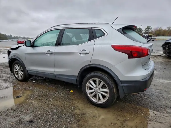 JN1BJ1CP2JW190017 2018 NISSAN ROGUE - Image 2