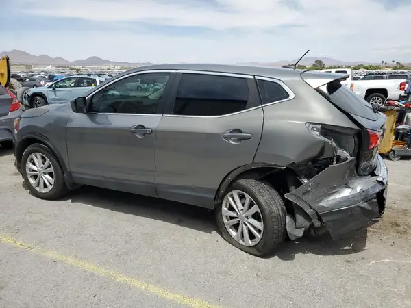 JN1BJ1CP2JW190907 2018 NISSAN ROGUE - Image 2