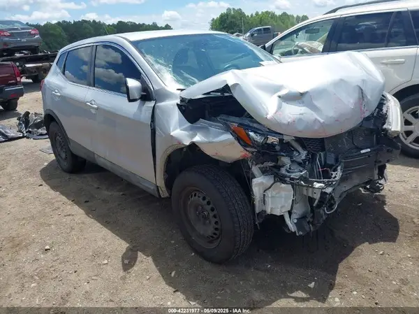 JN1BJ1CP3HW005385 2017 NISSAN ROGUE - Image 1