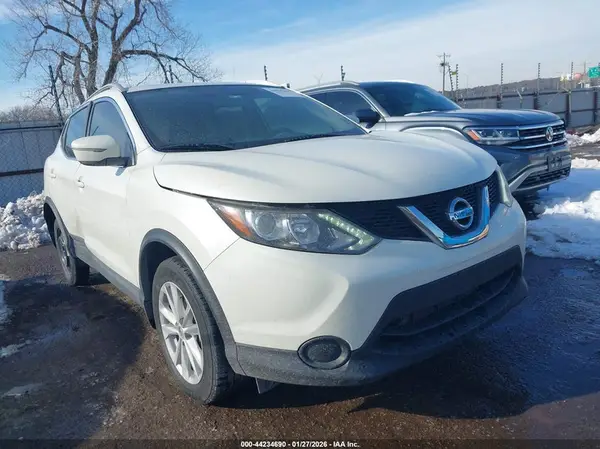 JN1BJ1CP3HW009565 2017 NISSAN ROGUE - Image 1